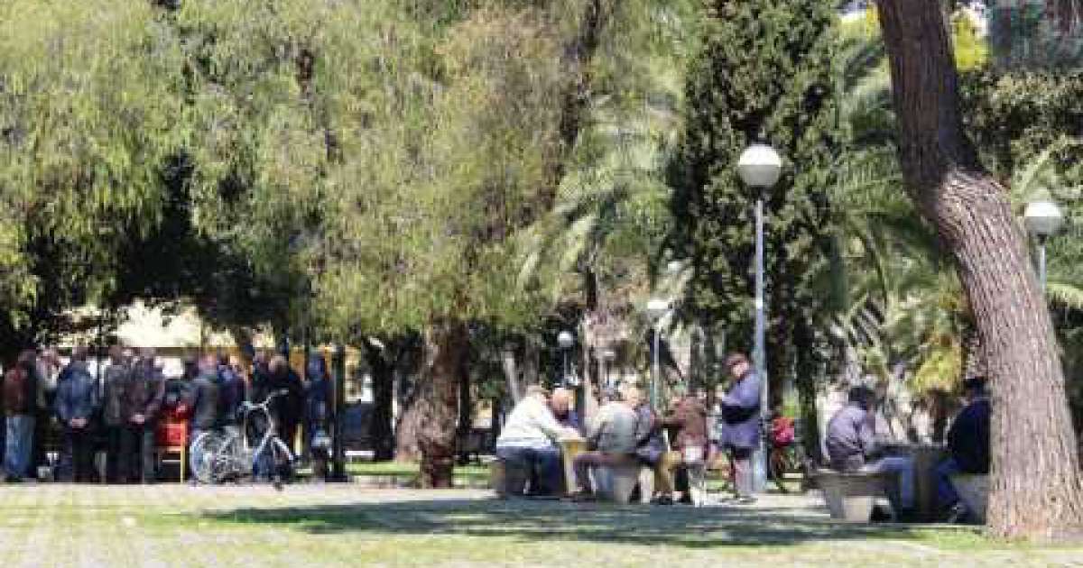 Bari, rischio assembramenti: chiusi Piazza Garibaldi e altri giardini